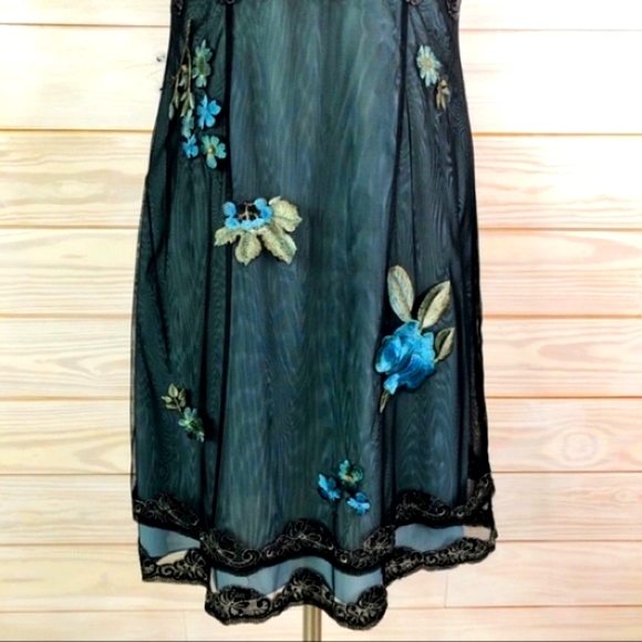 ADRIANNA PAPELL EMBROIDERED DRESS, GEORGEOUS! - Picture 3 of 5